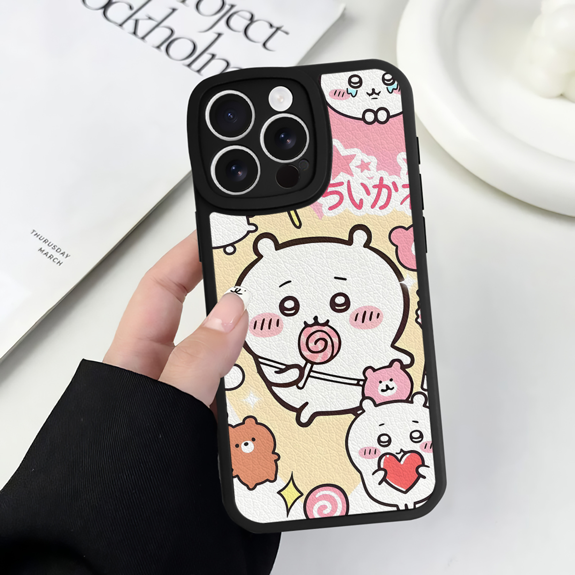 （画像用） ちいかわ Chii-kawa 【iPhone 16シリーズ対応】シリコンスマホケース（レザー調） 材質：シリコン